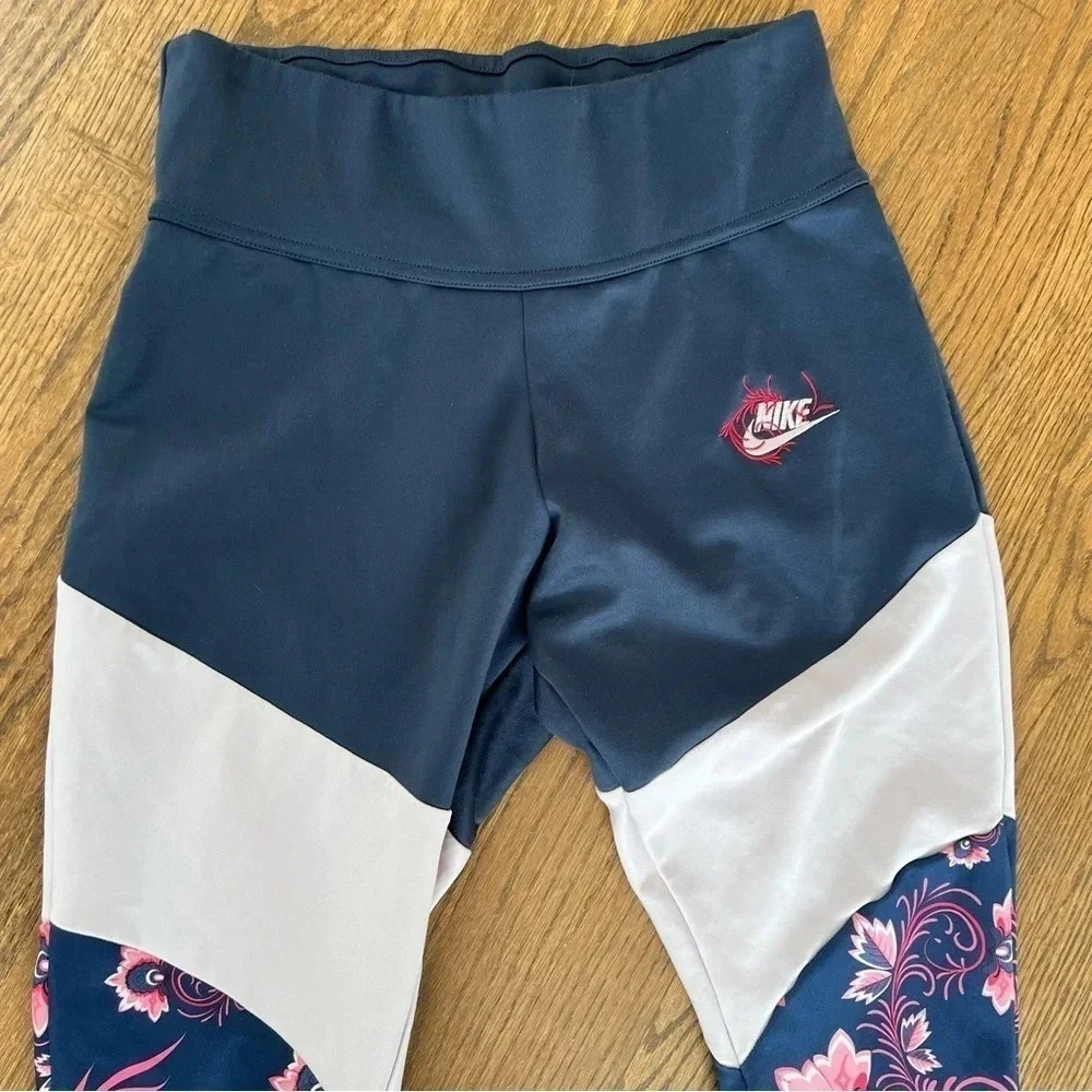 Nike Sportswear Essential Floral Printed Leggings Women’s size Medium - Picture 4 of 10
